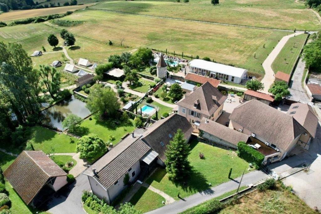 Domaine De Suzel Hotel Vignieu Exterior foto